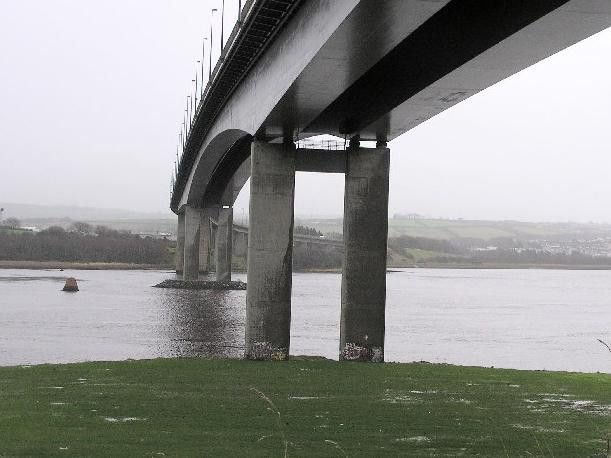 Foyle Bridge closed to lorries